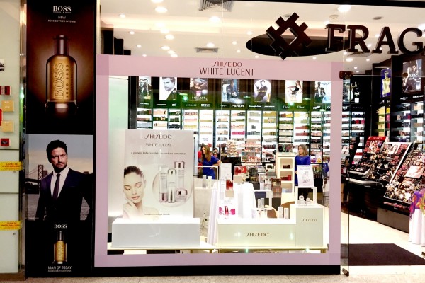 Adesivo para Vitrine em Shopping
