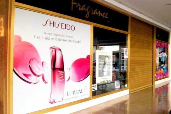 Adesivo para Vitrine em Shopping